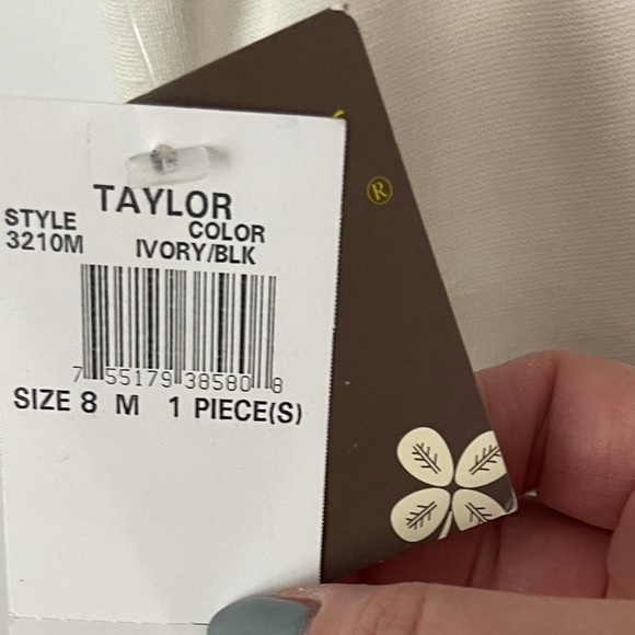 Sleeveless dress with bow at waist - Picture 6 of 6